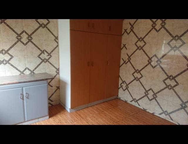 2 BEDROOM FLAT RENTED IN LENNOXTON